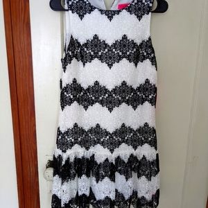 Betsey Johnson black and white lace shift dress size 8